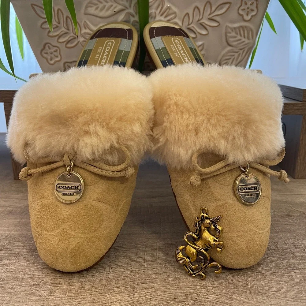 NWOT Coach Carra Women 7 Sand Tan Suede Shearling Slippers Signature C Charm Y2K